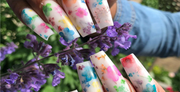 Milk Bath Nails: this unusual manicure