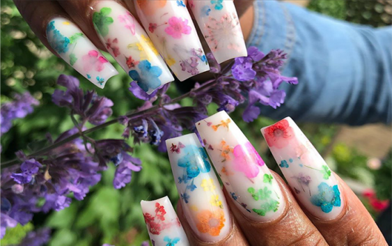 Milk Bath Nails: this unusual manicure