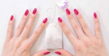 Repairing a broken nail with a tea bag: the miracle trick!