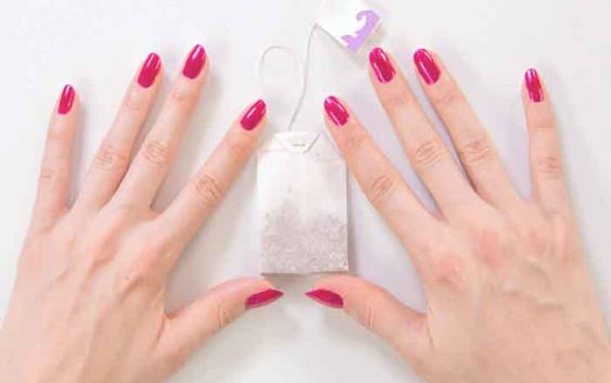 Repairing a broken nail with a tea bag: the miracle trick!