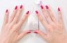 Repairing a broken nail with a tea bag: the miracle trick!